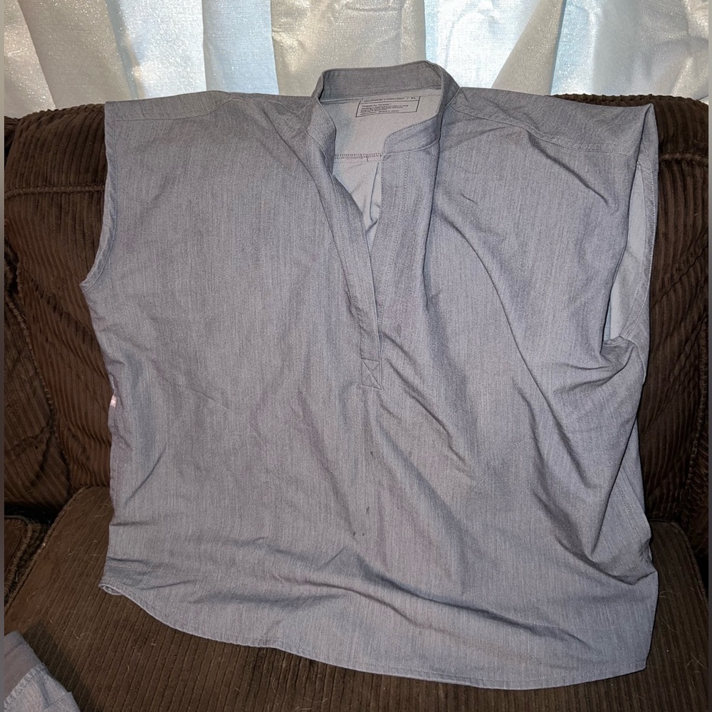 Xl figs scrub top in graphite